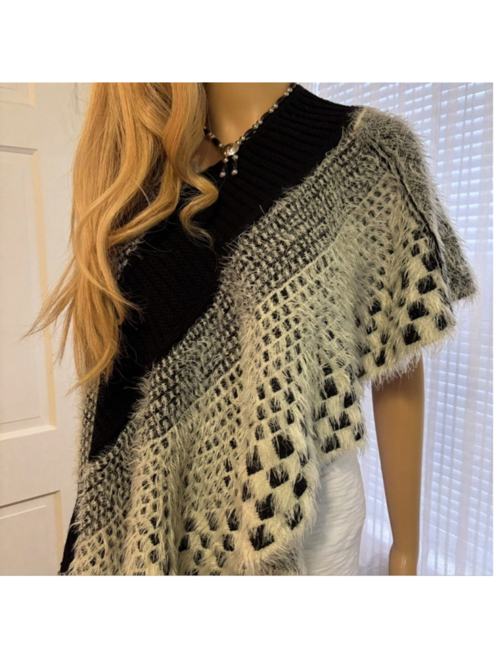 SIONI STUDIO DRAPE SWEATER NEW WITHOUT TAGS FIGURE FLATTERING BLACK GRAY WHITE